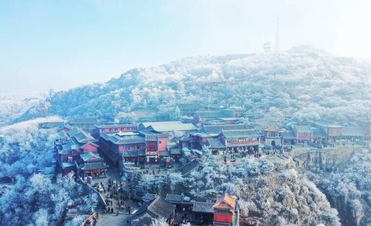 开启仙境模式！泰山之巅再现雾凇奇观